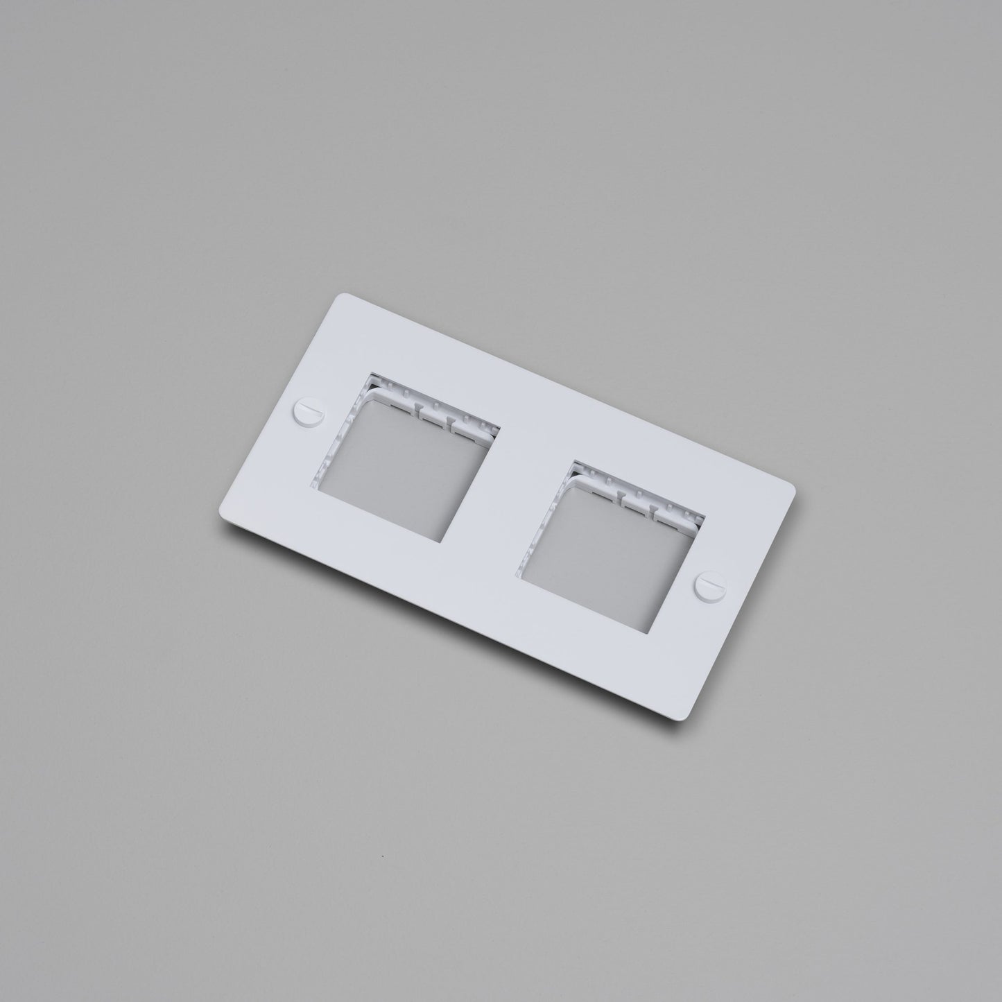 2G WALL PLATE / HORIZONTAL / NO INFILLS / WHITE