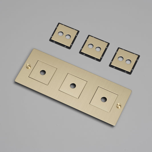 4G WALL PLATE / HORIZONTAL / WITH INFILLS / BRASS