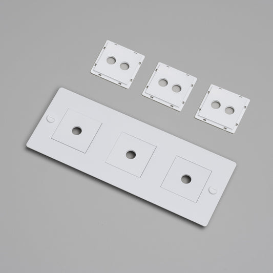 3G WALL PLATE / HORIZONTAL / WITH INFILLS / WHITE