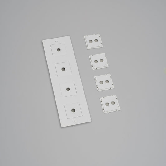 4G WALL PLATE / VERTICAL / WITH INFILLS / WHITE
