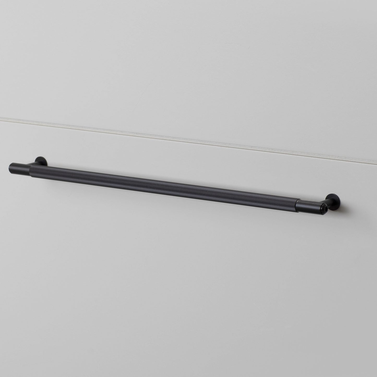 PULL BAR / LINEAR / BLACK / LARGE