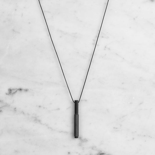 NECKLACE / VERTICAL / BLACK