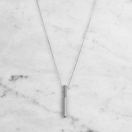 NECKLACE / VERTICAL / STEEL