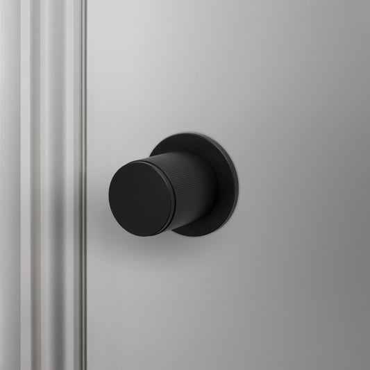 DOOR KNOB / LINEAR / WELDERS BLACK