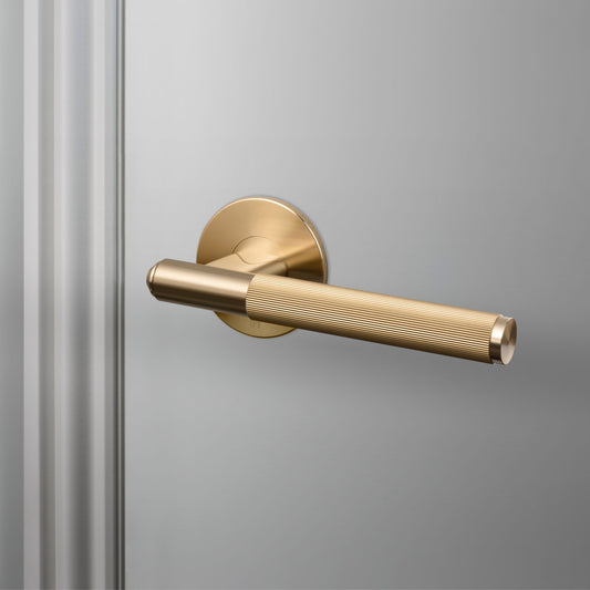 FIXED DOOR HANDLE / SINGLE-SIDED / LINEAR / BRASS