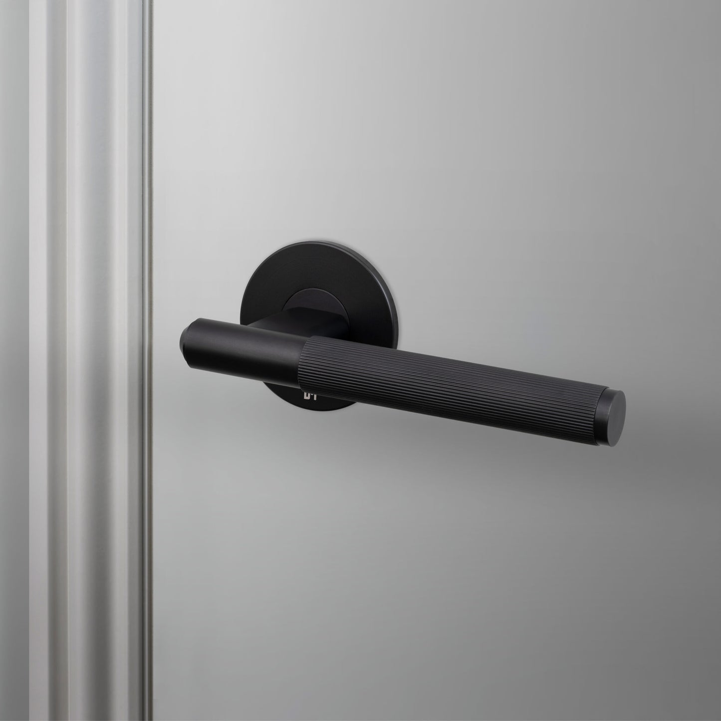 FIXED DOOR HANDLE / SINGLE-SIDED / LINEAR / WELDERS BLACK