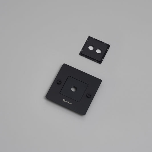 1G WANDPLATTE / HORIZONTAL / MIT FÜLLUNGEN / SCHWARZ