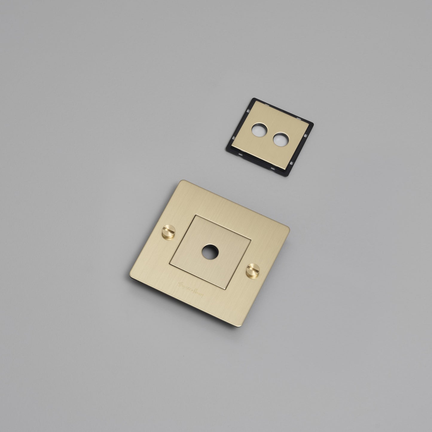 1G WALL PLATE / HORIZONTAL / WITH INFILLS / BRASS