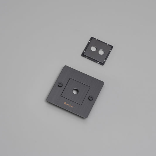 1G WANDTELLER / HORIZONTAL / MIT FÜLLUNGEN / GERÄUCHERTE BRONZE