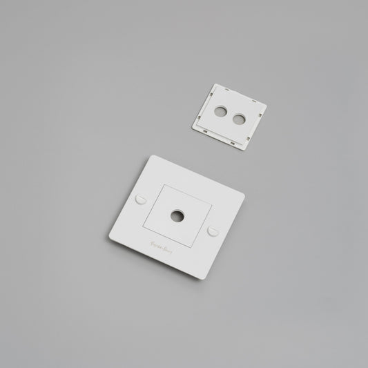 1G WANDPLATTE / HORIZONTAL / MIT FÜLLUNGEN / WEISS