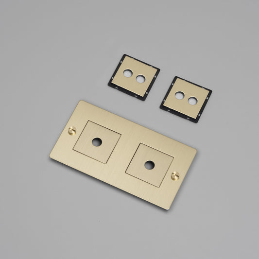 2G WANDPLATTE / HORIZONTAL / MIT FÜLLUNGEN / MESSING