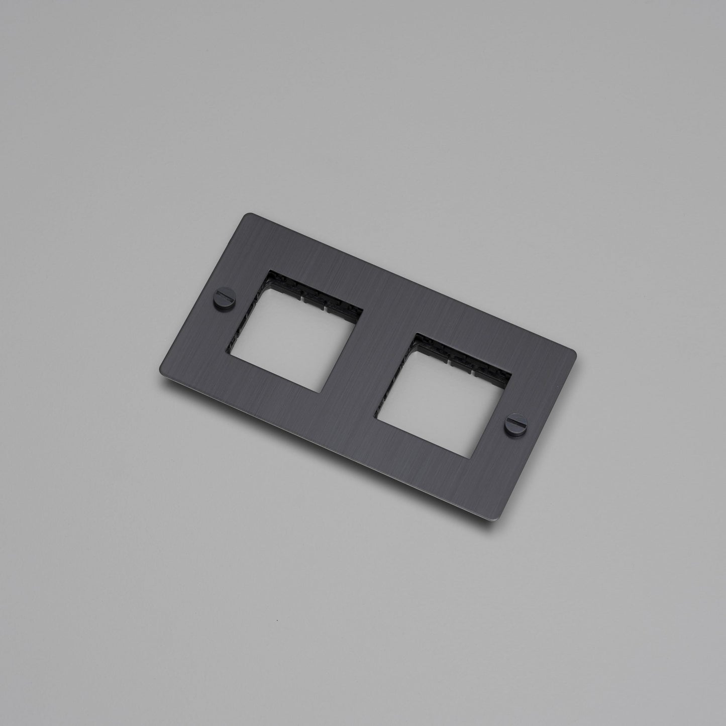 2G-WANDPLATTE / HORIZONTAL / OHNE FÜLLUNGEN / GERÄUCHERTE BRONZE