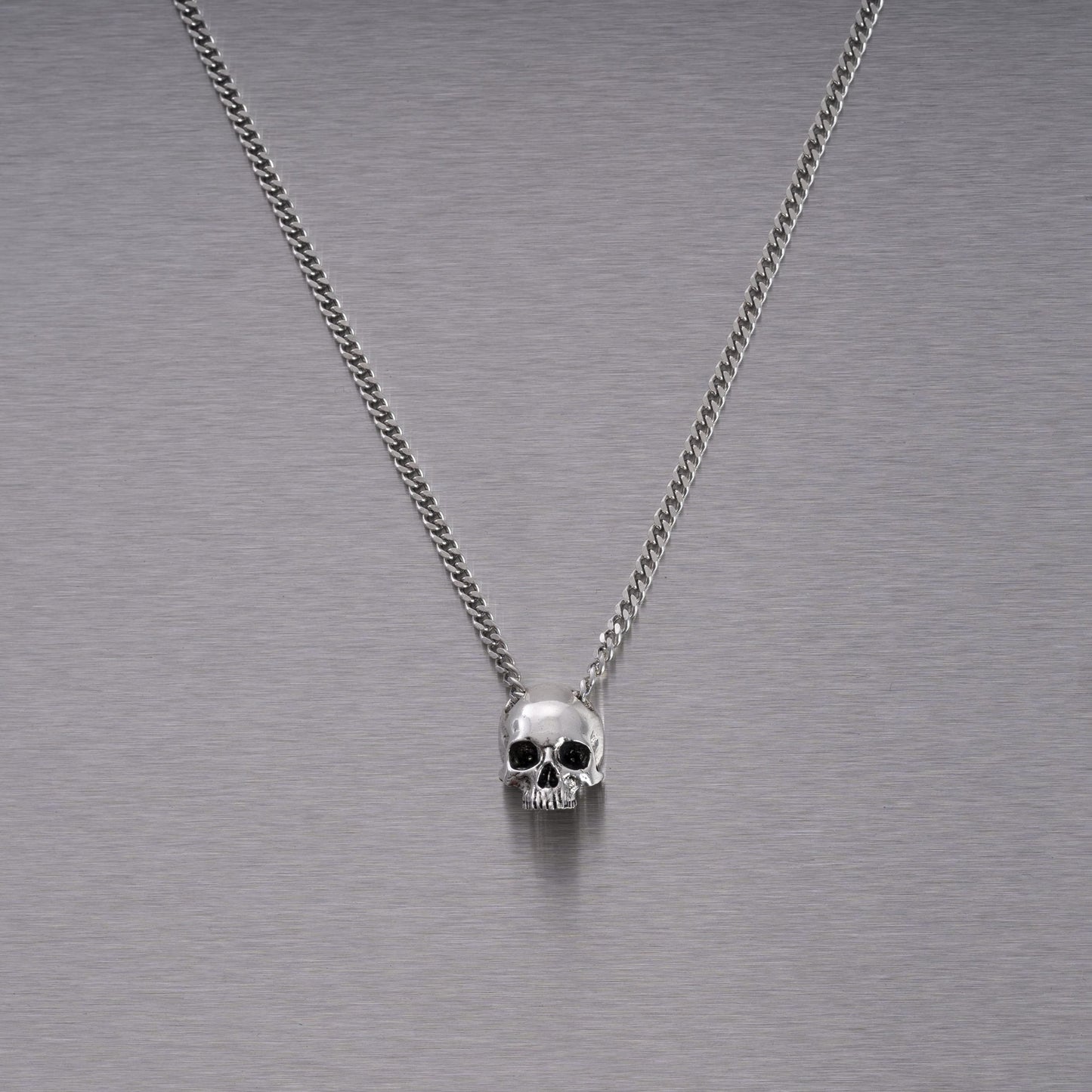 SKULL NECKLACE / TRAVIS BARKER / SILVER